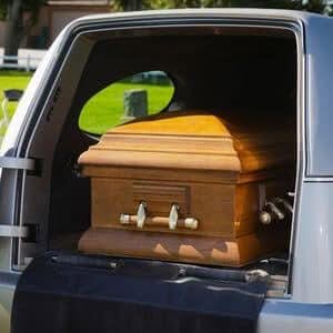 foto di un carro funebre per trasporto salma